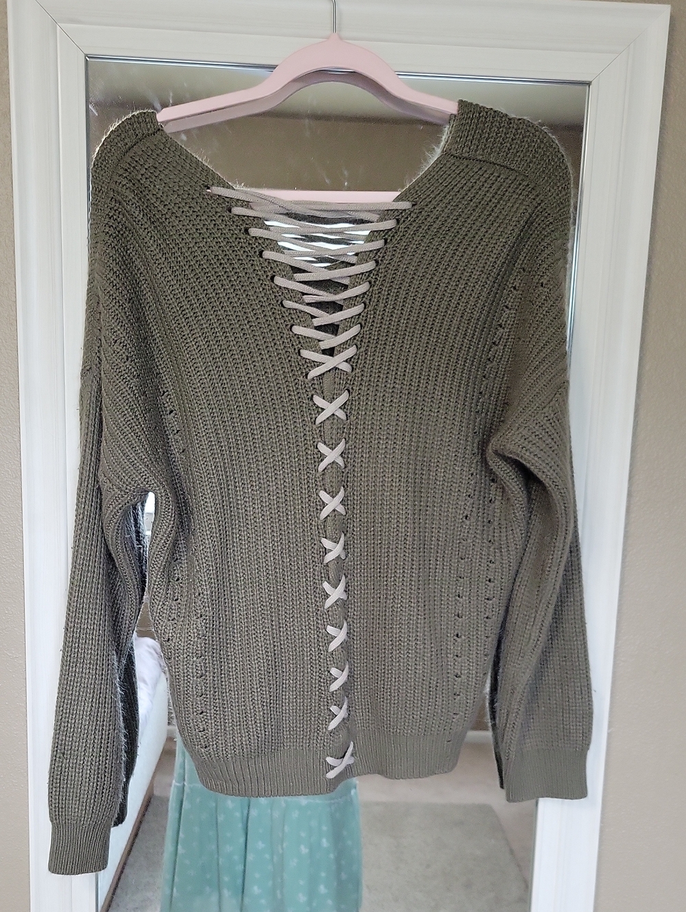 En Creme Lace-Up V-Neck Knit Sweater in Olive Green - Women's Medium